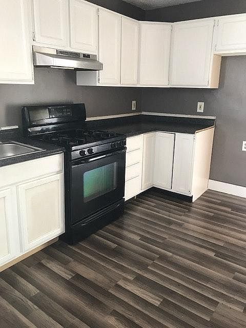 1st image of 1252 Lawrence Ave
