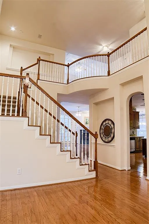 5 bed, 4.0 bath, 3609 sqft, $4,400 — Photo 3