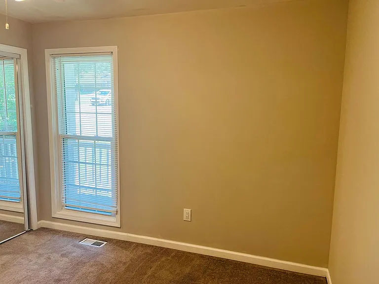147 N Lake Dr — Photo 27