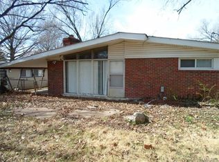 8406 Bayberry Dr, Saint Louis, MO 63134