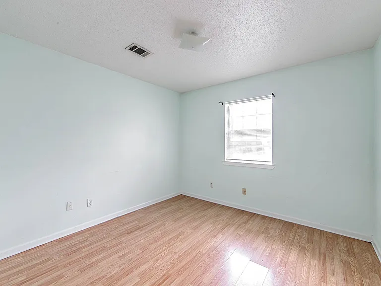 207 Evelyn Ave — Photo 8