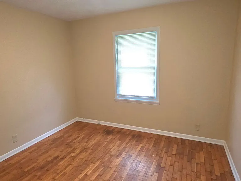 512 W Normal St — Photo 6