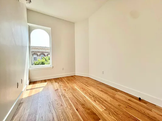 Rented by ERNY LLC | media 11