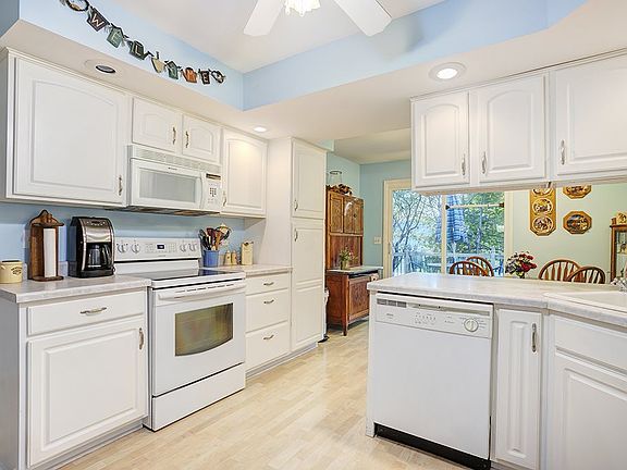 4th image of 4215 Lori Dr