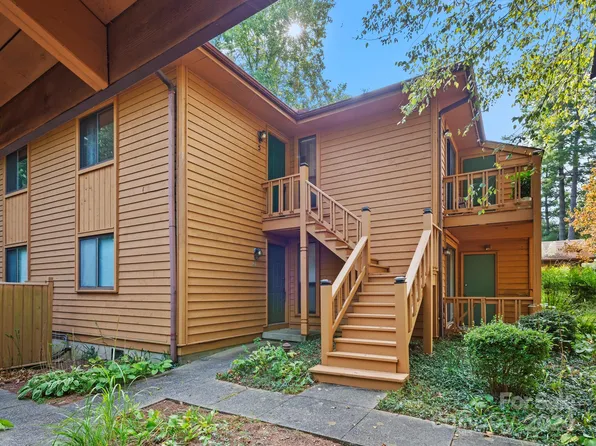 521 Courtwood Ln APT 4, Hendersonville, NC 28739