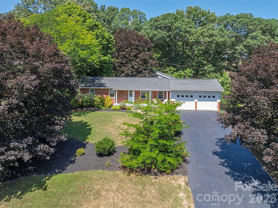 1st image of 258 Camelot Dr