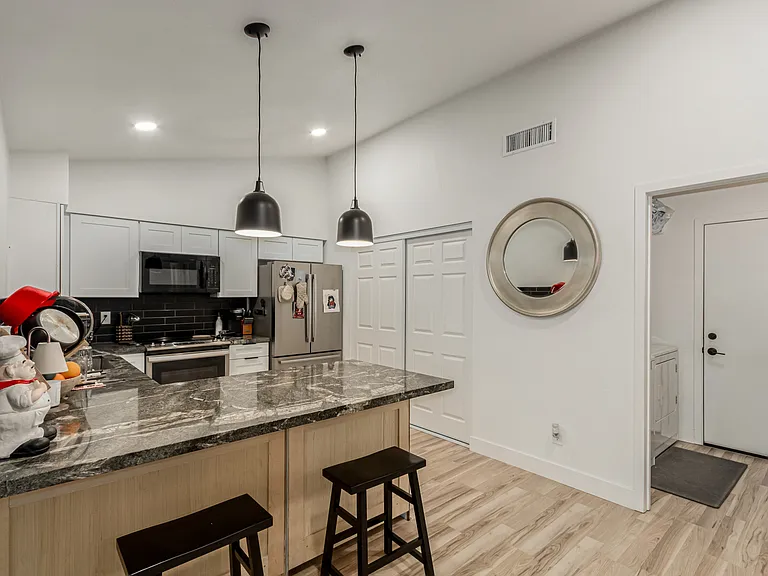 429 S Gaylord — Photo 19