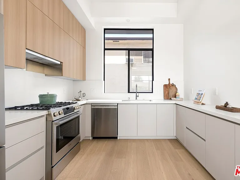 1227 N Formosa Ave #4 — Photo 8