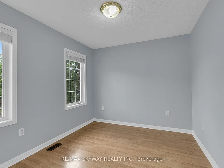 16 Raccoon St — Photo 32