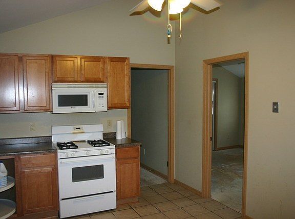 3rd image of 8154 N Thorsen Ln