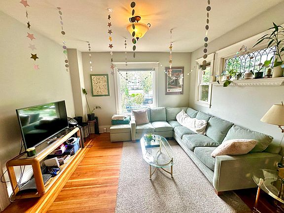 5th image of 2217 Franklin Ave E