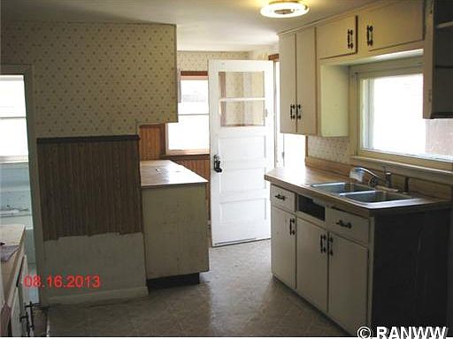 3rd image of 606 Lake St
