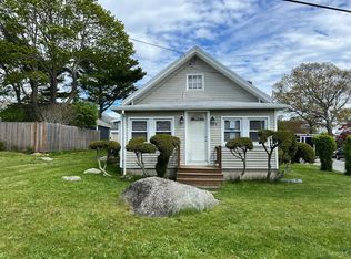 35 Manhattan Ave, Fairhaven, MA 02719