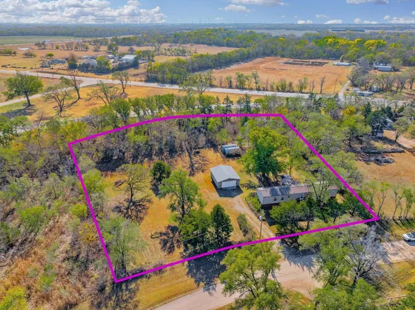 928 N Brook Rd, Belle Plaine, KS 67013