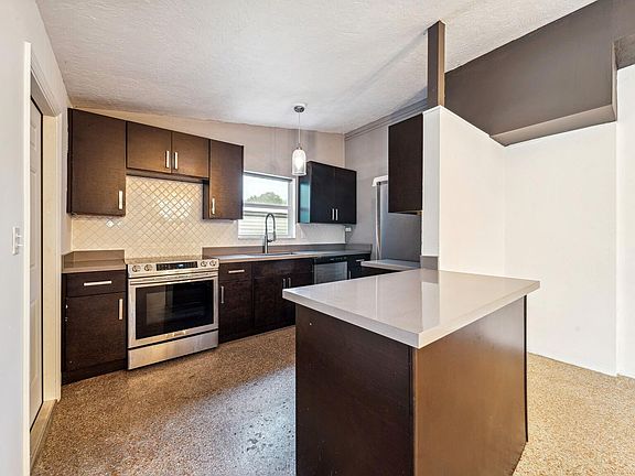 4th image of 1217 SW 30th Avenue