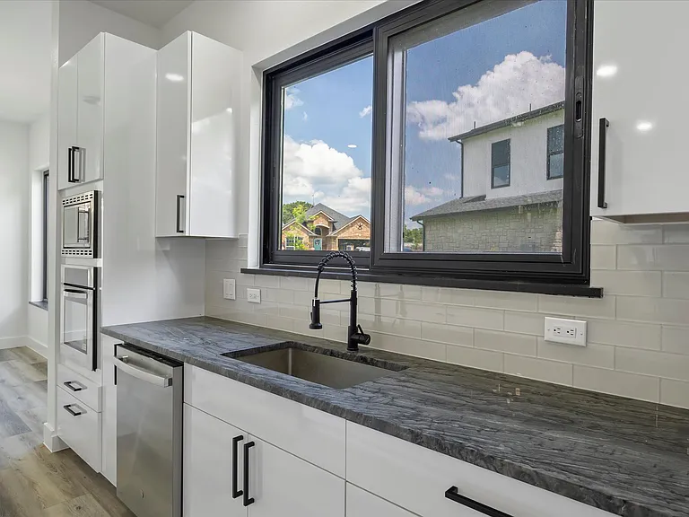2811 Rodeo Dr — Photo 22