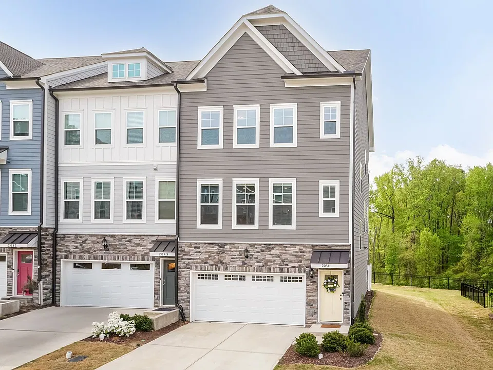 2051 Eva Pearl Dr