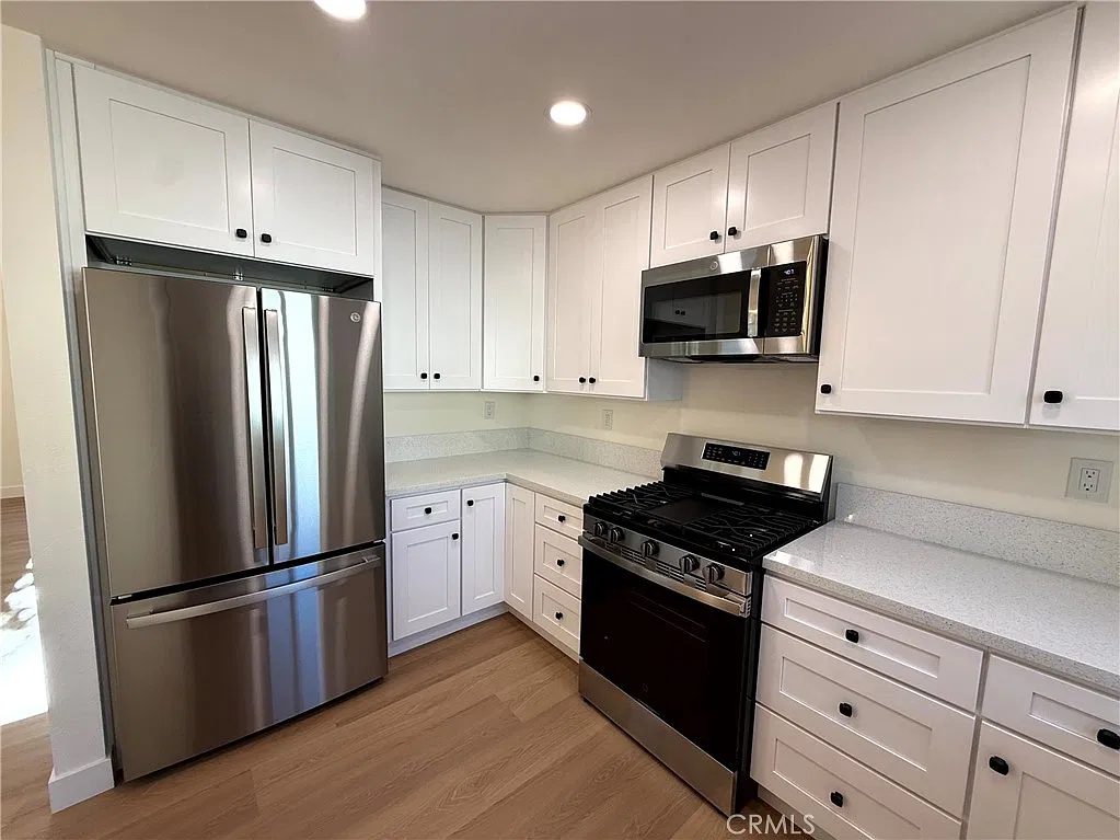 2 bed, 999 sqft, $2,900 — Photo 3
