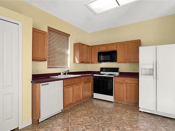 3rd image of 16006 Green Cove Blvd