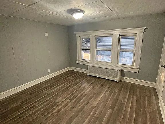 3rd image of 262 Chadwick Ave #Basement