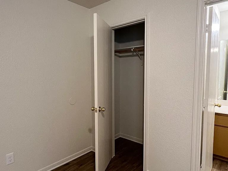 416 Justin Ln #B — Photo 7