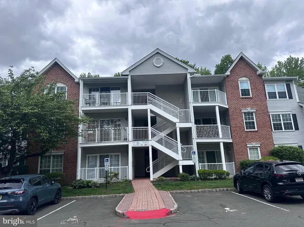 65 Cheverny Ct, Hamilton, NJ 08619