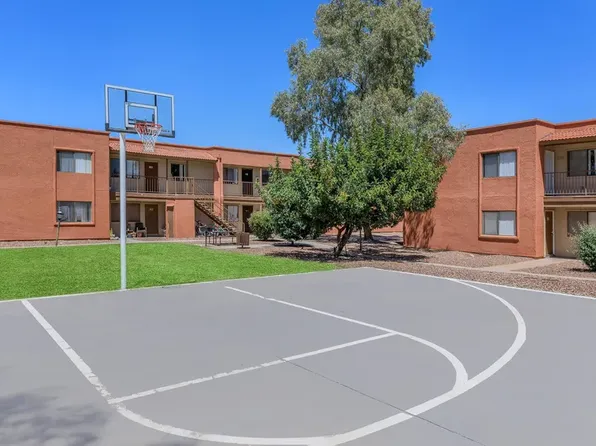 Courtyard Apartments