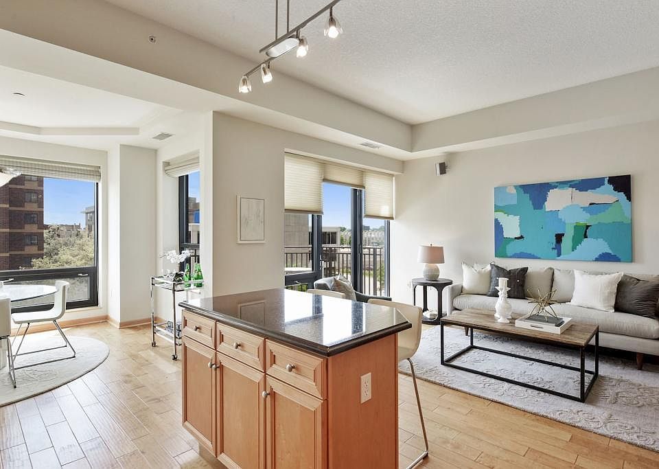 1st image of 500 Grant St E #306