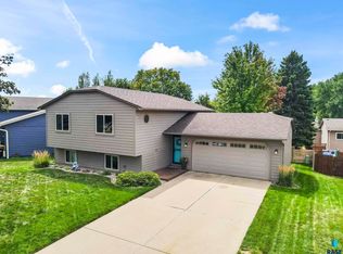 2615 S Groveland Ave, Sioux Falls, SD 57110