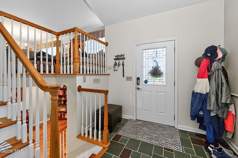 3rd image of 144 Stonington Hill Road