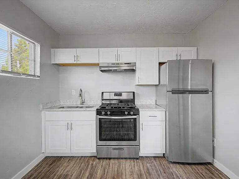 2122 N Forgeus Ave #C — Photo 8