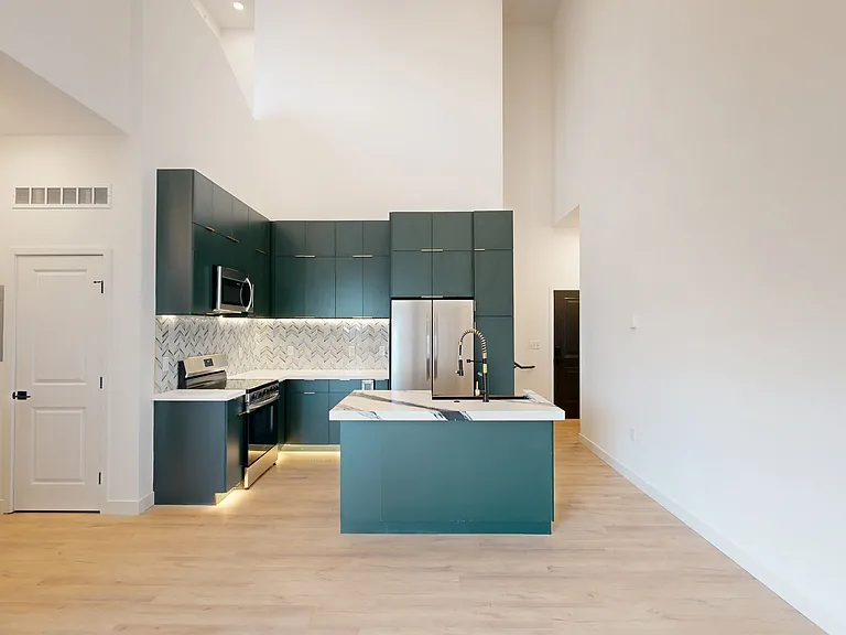 3923 Wyandotte St #3 — Photo 2