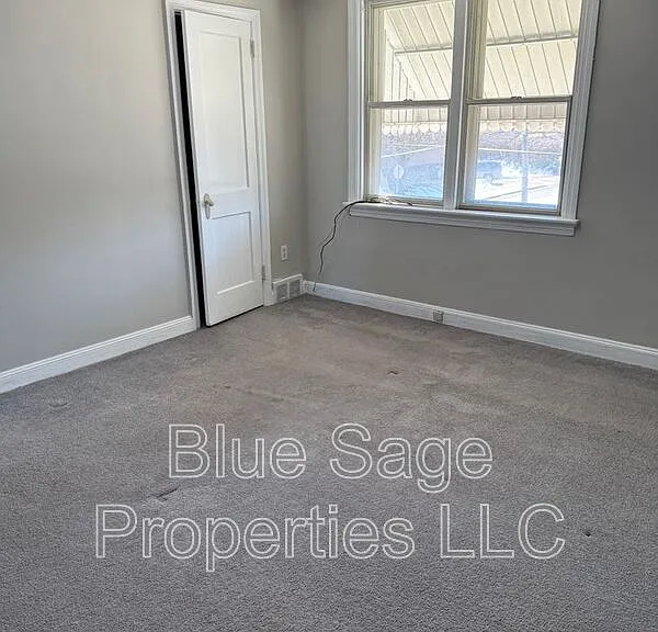 319 S Church St — Photo 15