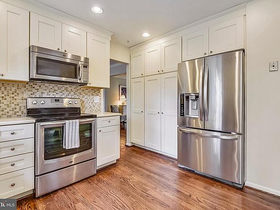 4th image of 266 Michener Ct W