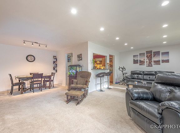 5th image of 8998 Kennedy Dr APT 2F