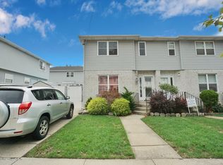 406 Giffords Ln, Staten Island, NY 10308
