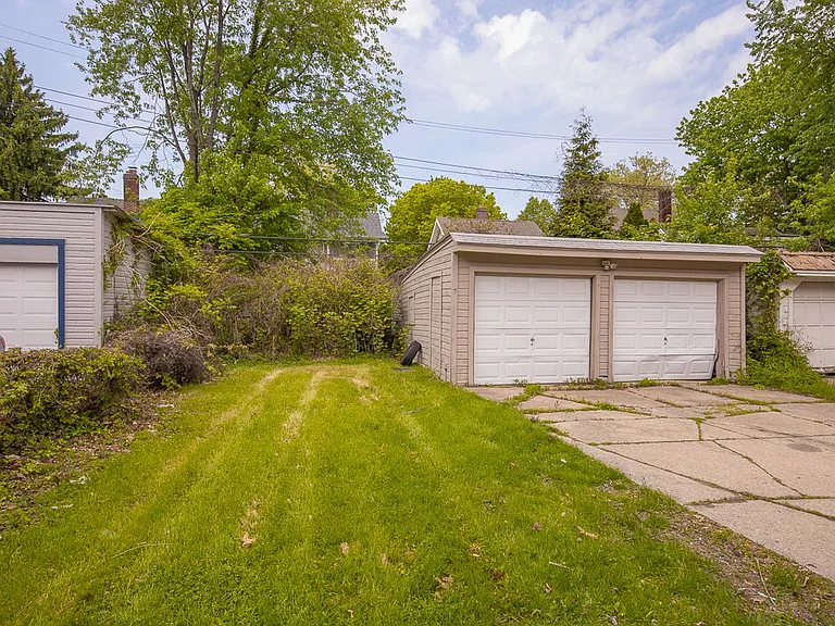 15401 Grovewood Ave — Photo 27