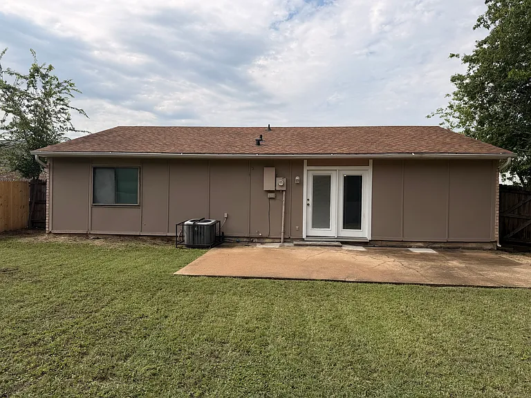 7009 Greenview Cir N — Photo 20