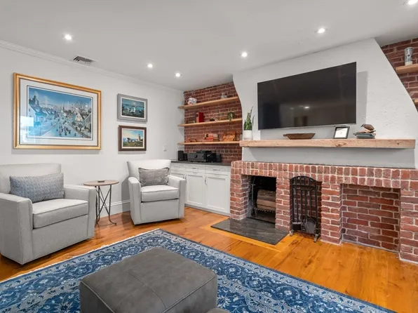 40-42 Mount Vernon St #5A, Boston, MA 02108