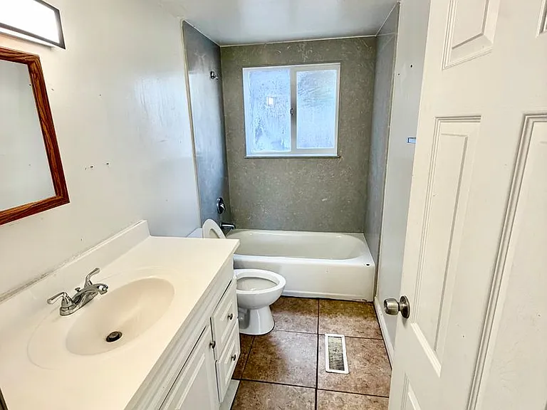 105 W 250 N 4 plex — Photo 9