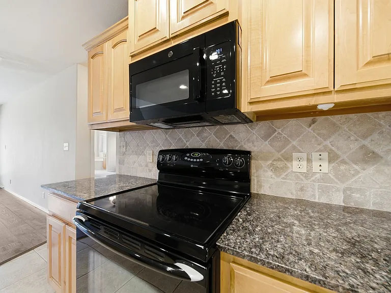 14738 Courtney Dr — Photo 9