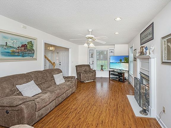 3rd image of 1543 Sterling Oaks Dr