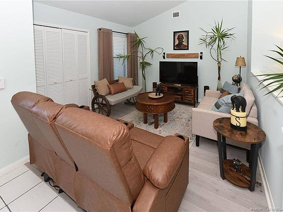 5th image of 4705 SW Lorne Ct