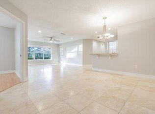 912 Normandy Trace Rd, Tampa, FL 33602