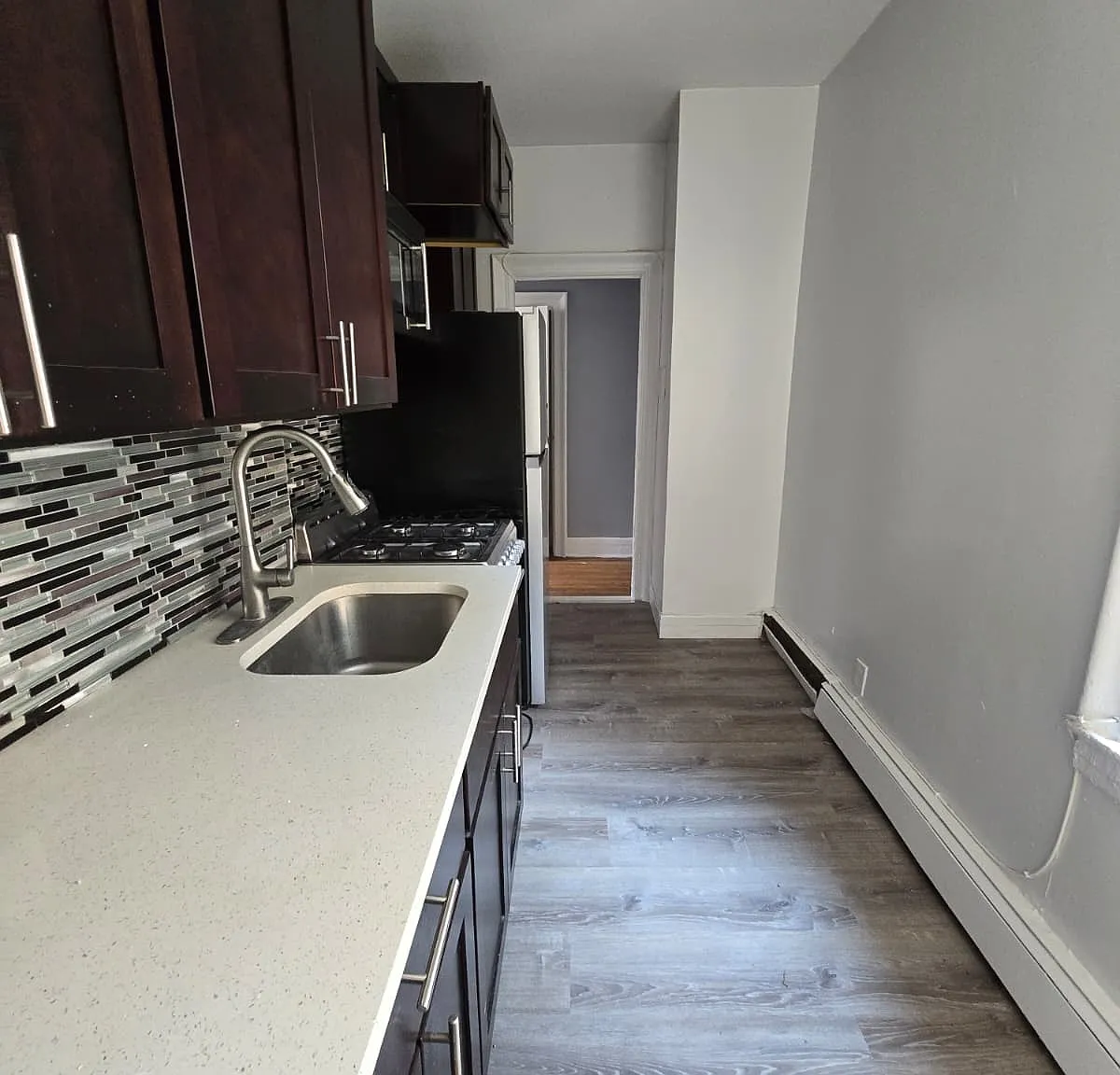 149 Zabriskie St — Photo 2