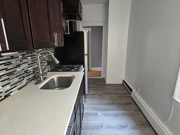 149 Zabriskie St #21 — Photo 2