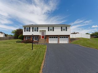 6 Old Farm Rd, Watervliet, NY 12189