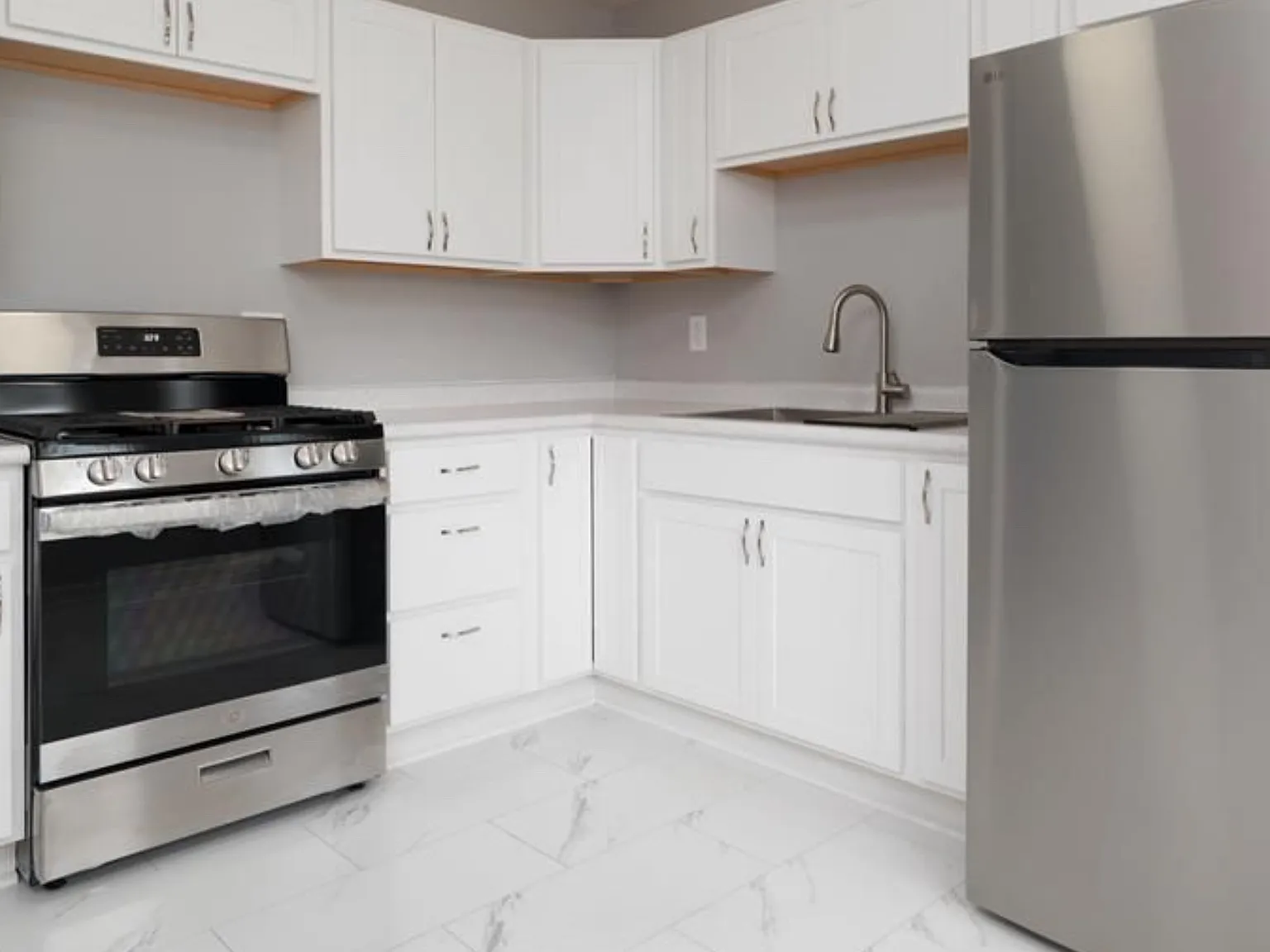 3 bed, 975 sqft, $1,300 — Photo 4