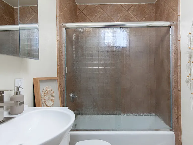 725 Santa Barbara Pl — Photo 35