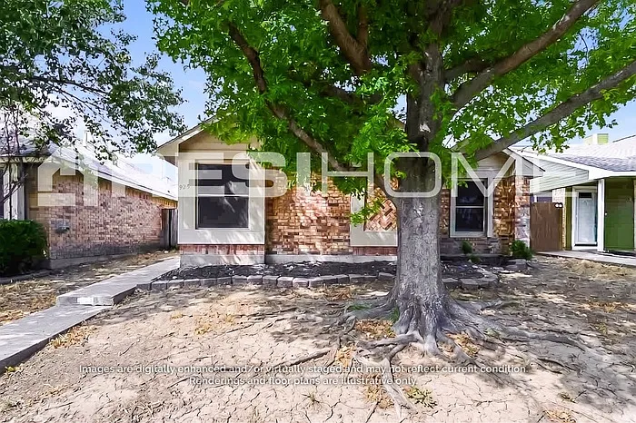 925 Old Barn Ln